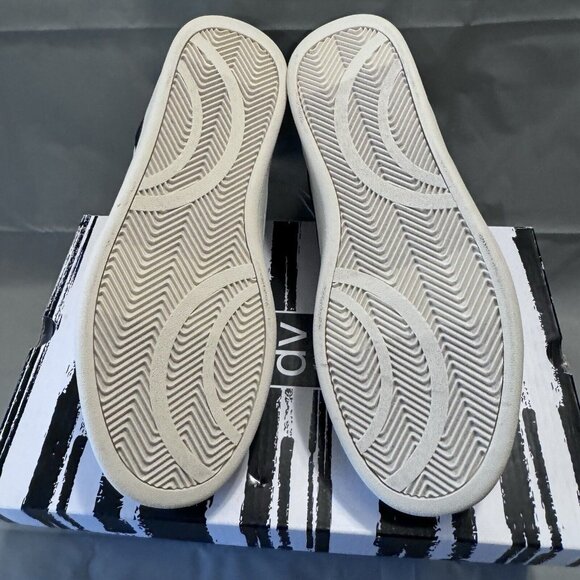 Womens Sneakers Size 7.5 White and Black Dolce Vita Vasser Walking Shoes Comfort - Picture 5 of 6